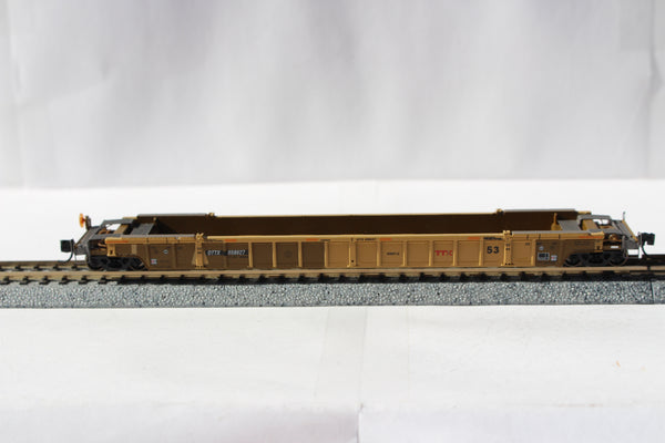 DTTX NSC 53' well car Class NWF13 - 17 Post (W & P) w/stripes, small Red TTX 658627. JTC# 772044
