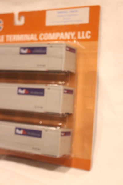 FedEx Multimodal (HO Scale 1:87) 8-55-8 Set #1, 3-pack Corrugated 4VI container with placards.. JTC# 95307031