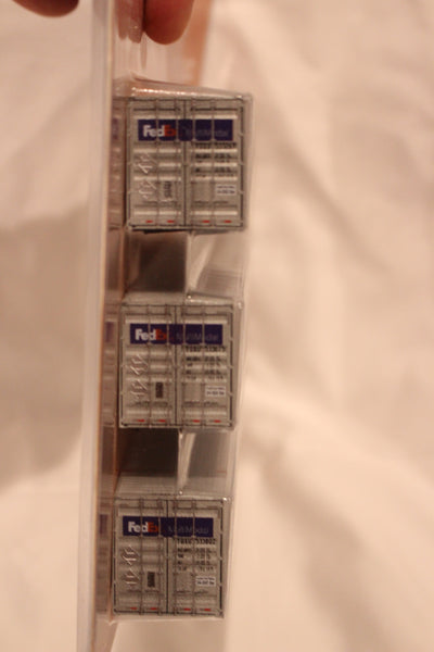 FedEx Multimodal (HO Scale 1:87) 8-55-8 Set #4, 3-pack Corrugated 4VI container with placards.. JTC# 95307034
